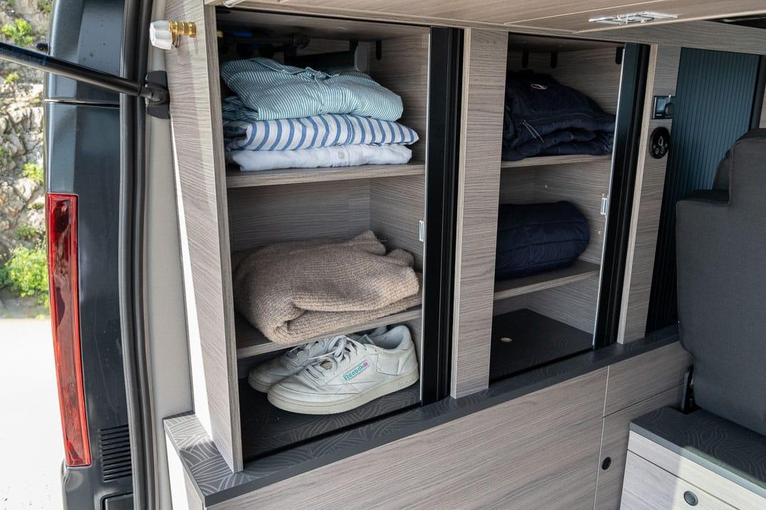Nombreux rangements dans les Vans Glénan HorizonVan up L2
