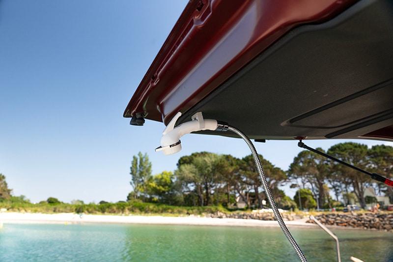 Van avec douchette et chauffe eau glénan