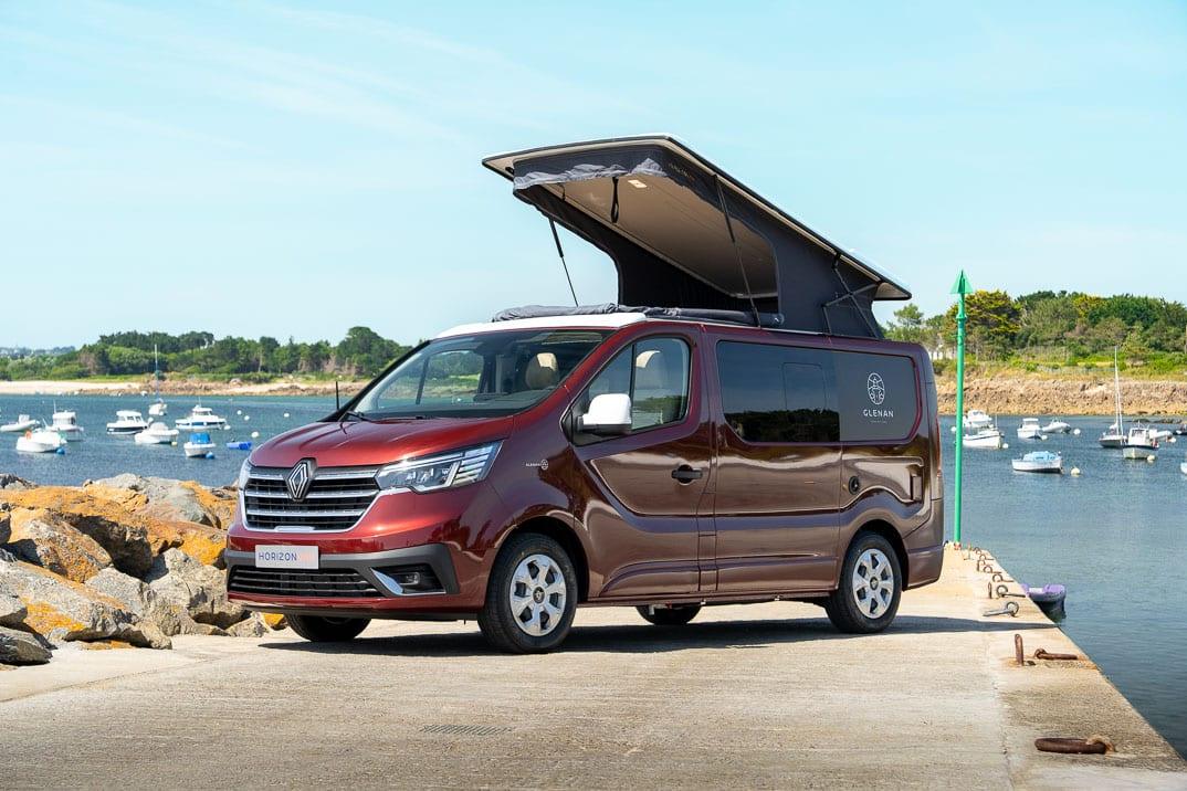 Un van Glénan sur les côtes bretonnes toit panoramique ouvert
