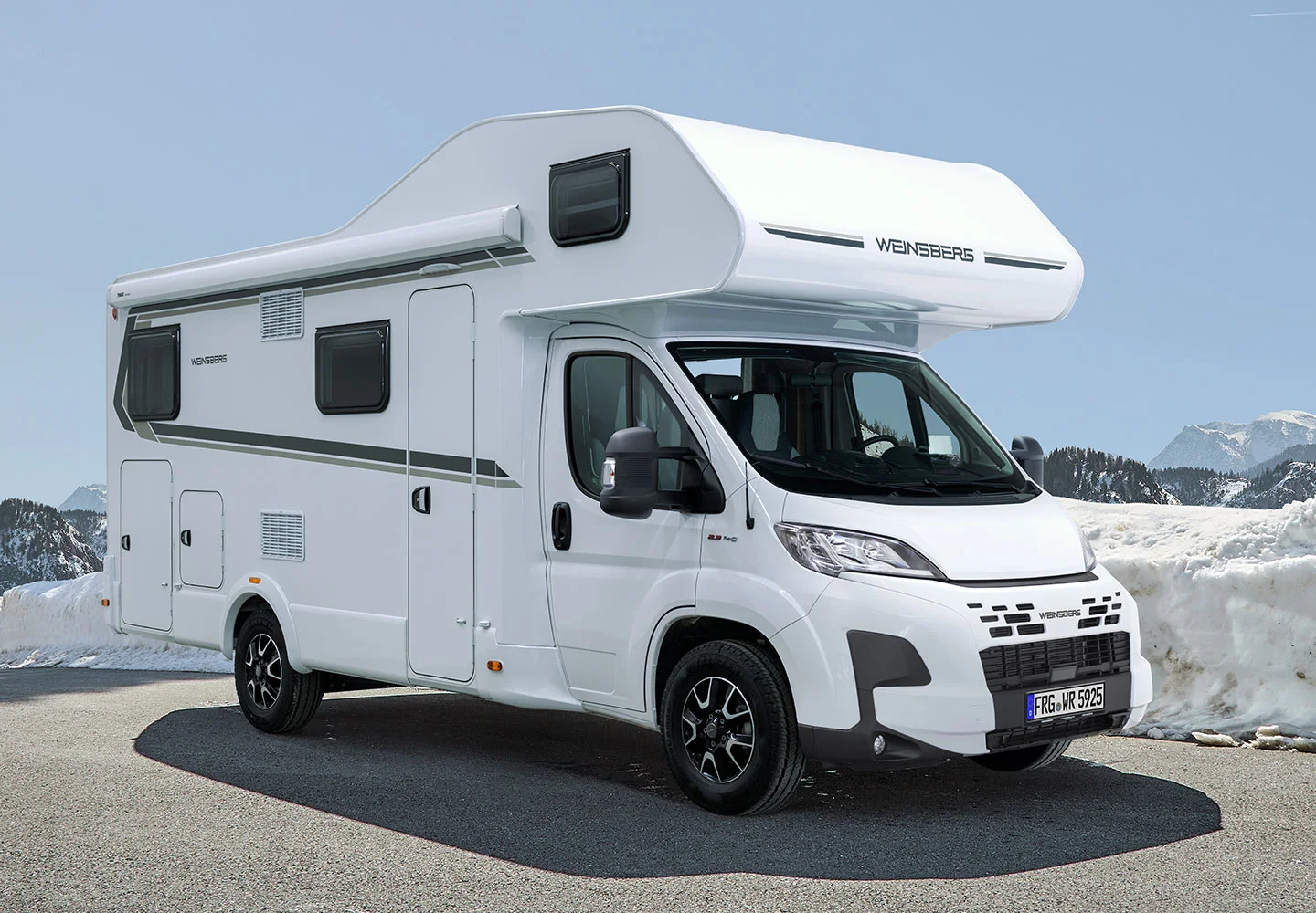 Camping-car capucine Weinsberg CaraHome extérieur dans les montagnes