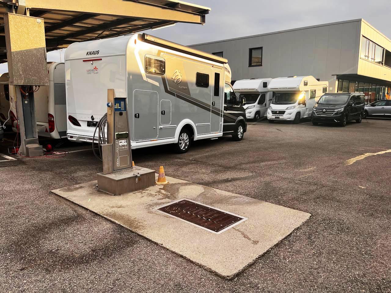 Location place de parc gardiennage camping-car avec borne